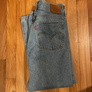 Wedgie straight Levi’s size 27